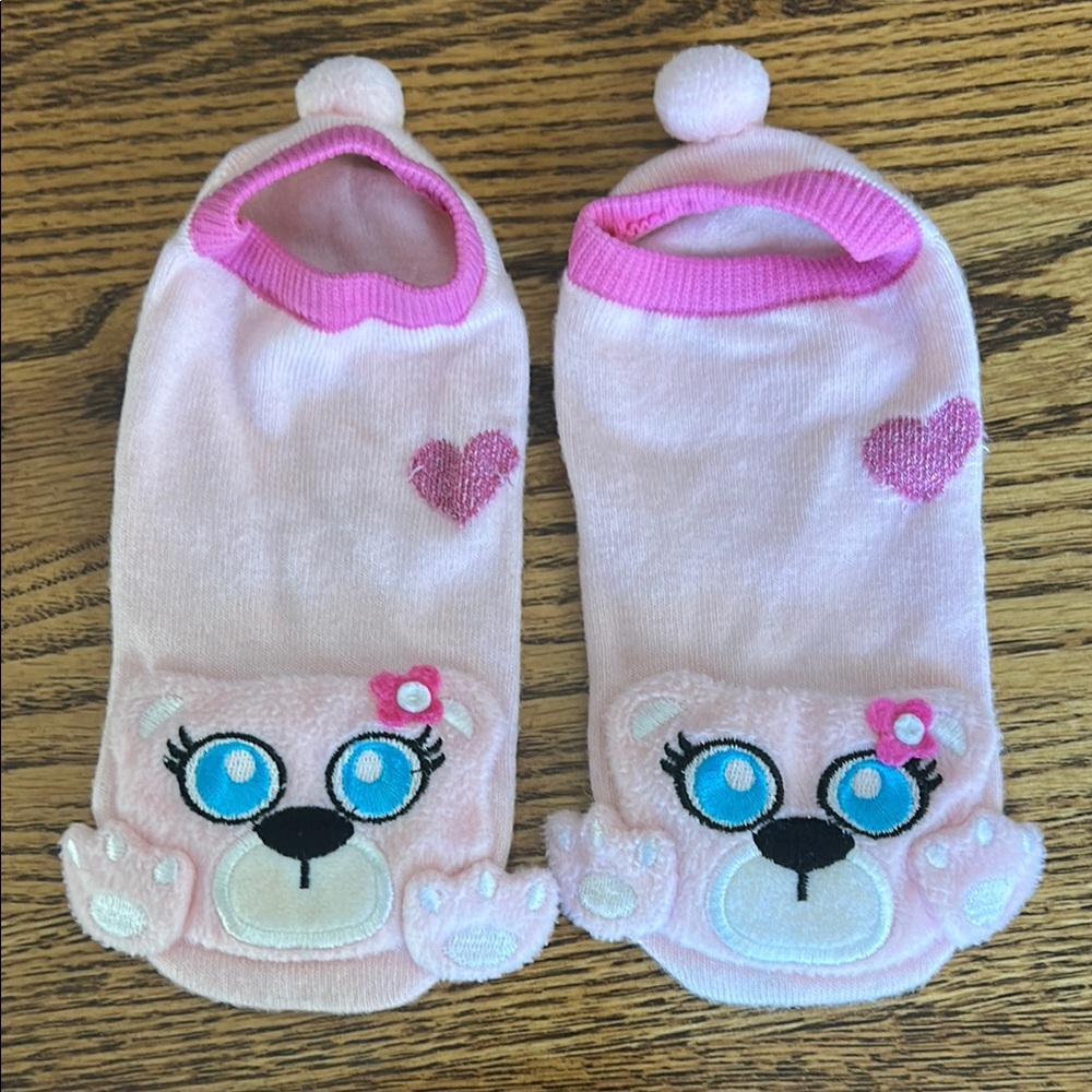 Pink women’s non-slip pom pom ankle Socks with teddy bear and hearts.